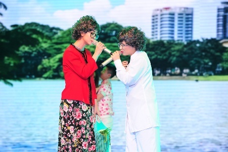 Hoa hậu Jennifer Phạm bất ngờ hát hay, giành ghế nóng