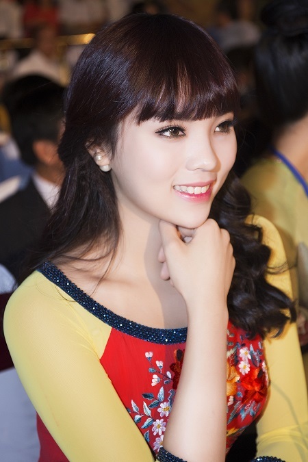 Hoa hậu Kỳ Duyên "lột xác" trước thềm năm mới - 7 Tân hoa hậu thu hút sự quan tâm của đông đảo những người có mặt tại đây.