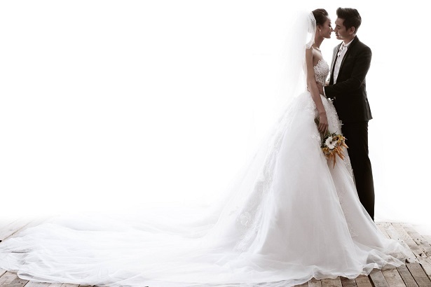 Ngắm ảnh cưới lung linh của người mẫu Lê Thúy - 1 Ngắm ảnh cưới lung linh của người mẫu Lê Thúy