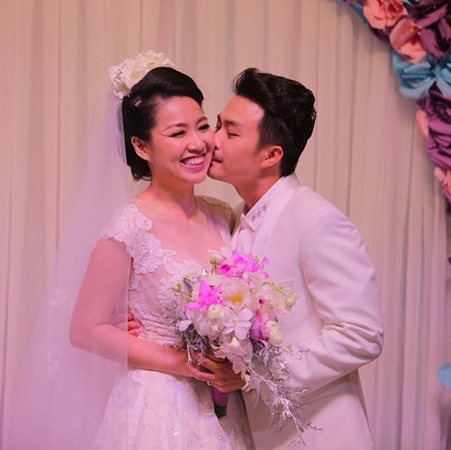 Tiệc cưới ngọt ngào của "cô dâu đại chiến" Lê Khánh - 15 Nữ diễn viên Ngô Thanh Vân trẻ trung trong chiếc đầm hồng đến dự tiệc cưới của Lê Khánh.