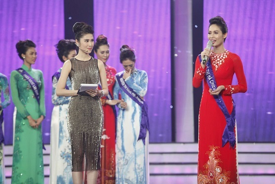 “Thí sinh ảo” bất ngờ bị loại khỏi cuộc thi Hoa khôi áo dài Việt Nam - 3 Thí sinh ảo Hà Chiêu chia sẻ cảm xúc về các cô gái