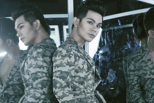 Sau khi mở màn thành công với hai single album là