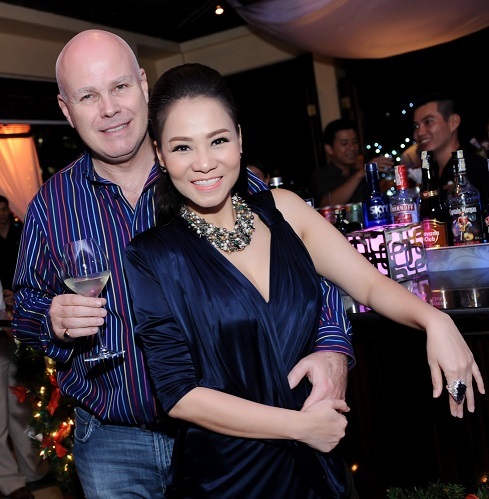 Thu Minh hạnh phúc "khoe" bụng bầu 4 tháng - 4 Nữ ca sĩ