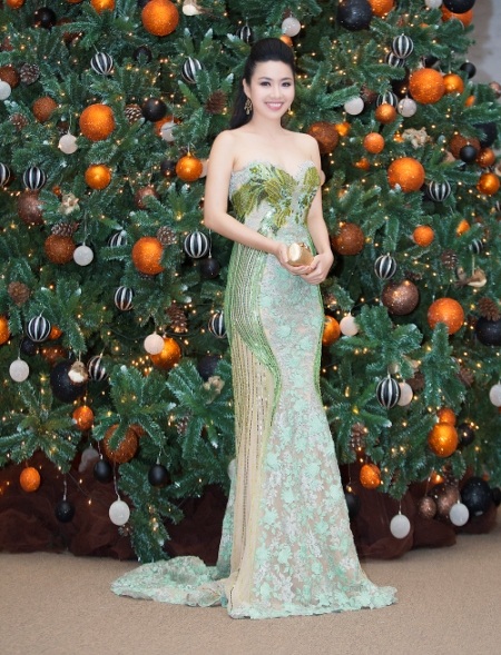 Hoa hậu Diệu Hoa còn được ông xã người Ấn Độ tháp tùng đi sự kiện.