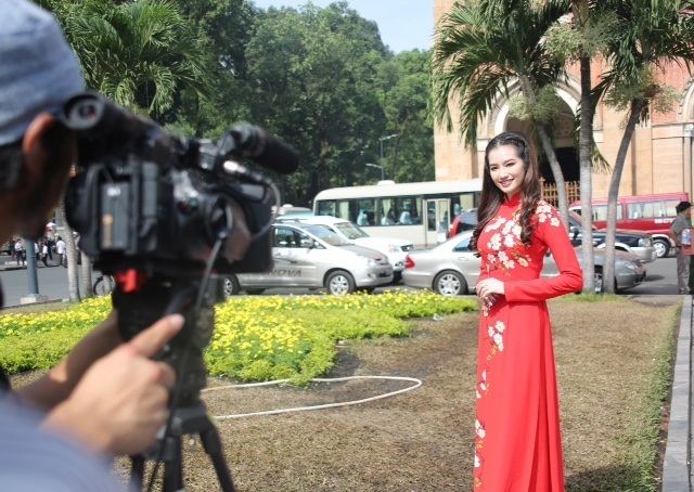 Trúc Diễm tự tin thể hiện khả năng dẫn chương trình lưu loát trước ống kính truyền hình Nhật