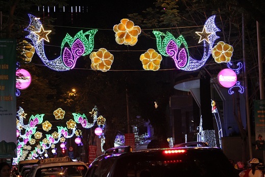 Phố Đồng Khởi cũng được trang hoàng lộng lẫy