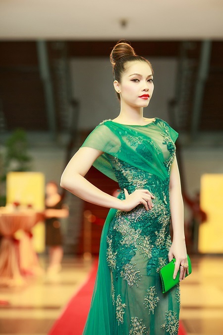 Hồng Quế, Quách An An gợi cảm bên MC không tuổi Thanh Mai