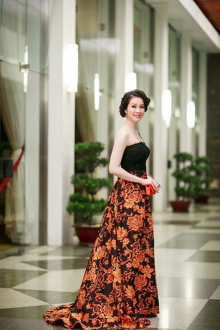 Nữ MC Thanh Mai cũng có mặt trong sự kiện tối qua với chiếc đầm dạ hội sang trọng, gợi cảm.