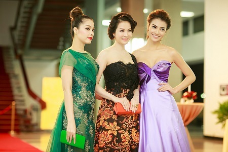 Nữ MC Thanh Mai cũng có mặt trong sự kiện tối qua với chiếc đầm dạ hội sang trọng, gợi cảm.