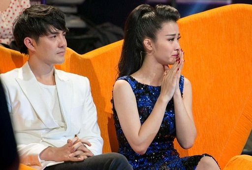 Đông Nhi - Ông Cao Thắng khóc nức nở khi thí sinh đội nhà bị loại