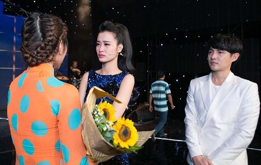 Đôi giám khảo phấn khích với tiết mục LK: