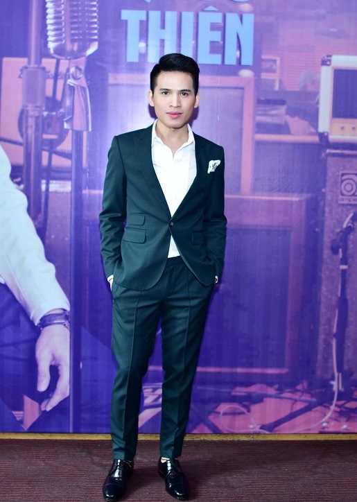 Hương Tràm giản dị đến chúc mừng Quốc Thiên