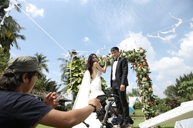 Công Vinh - Thủy Tiên hôn nhau say đắm trước ngày cưới - 4 Công Vinh - Thủy Tiên hôn nhau say đắm trước ngày cưới