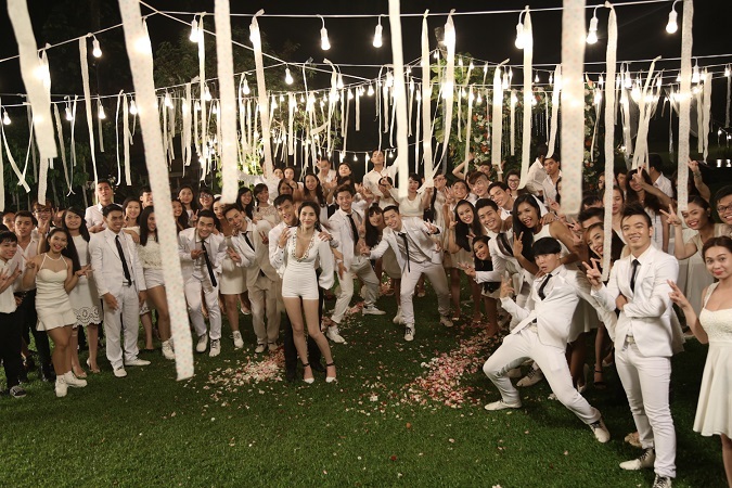 Công Vinh - Thủy Tiên hôn nhau say đắm trước ngày cưới - 6 Công Vinh - Thủy Tiên hôn nhau say đắm trước ngày cưới