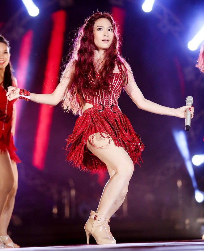 Bức tranh nào cho showbiz Việt năm 2015? - 3 Liveshow cuối năm của Mỹ Tâm đã làm nức lòng người hâm mộ
