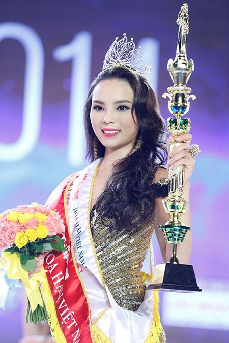 Bức tranh nào cho showbiz Việt năm 2015? - 1 Hoa hậu Kỳ Duyên lên ngôi trong sự tranh cãi trái chiều