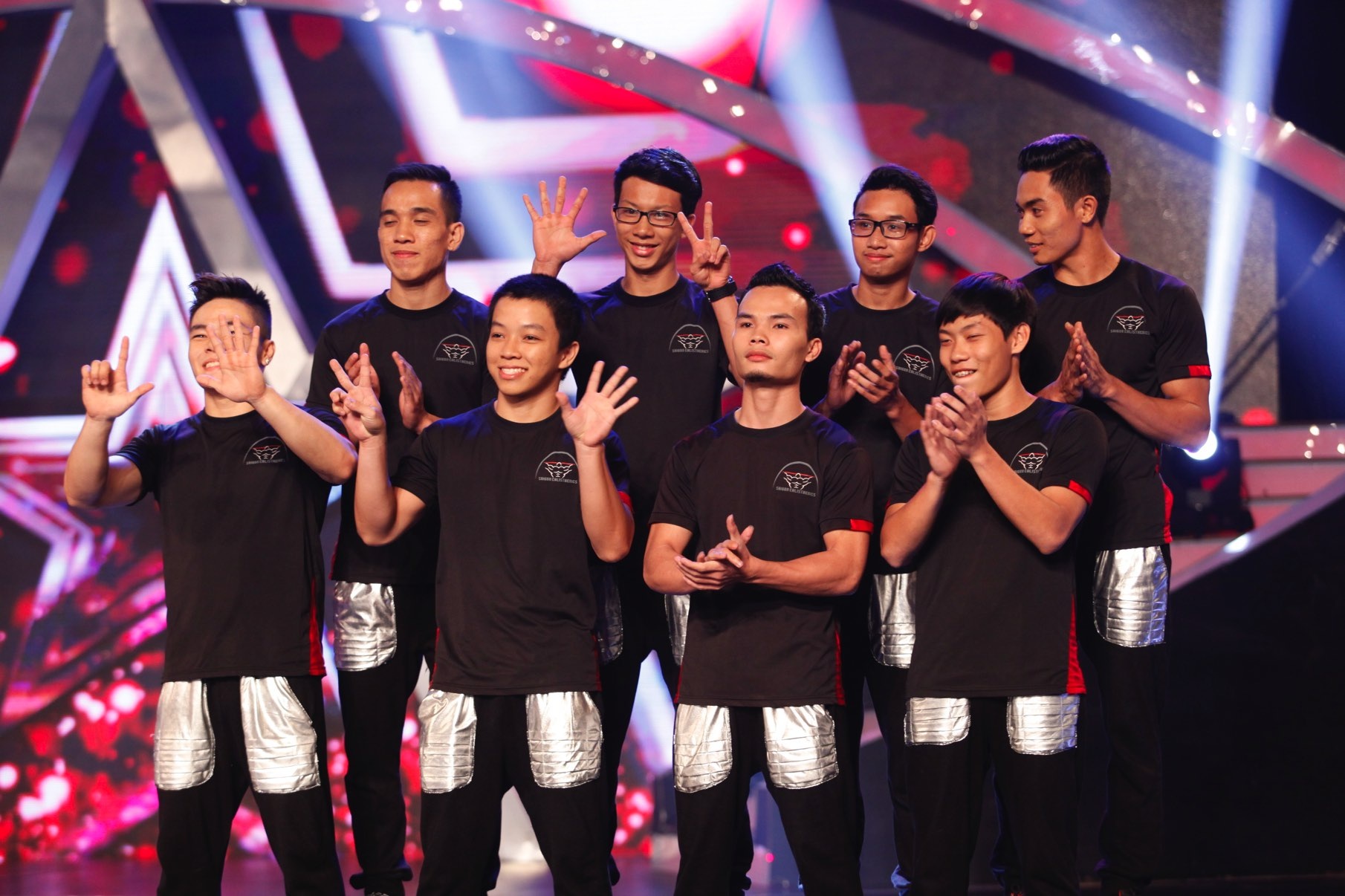 Thí sinh uống nhầm axit bị loại khỏi Vietnam’s Got Talent - 4 Top 3 có lượng tin nhắn cao nhất của đêm bán kết 4