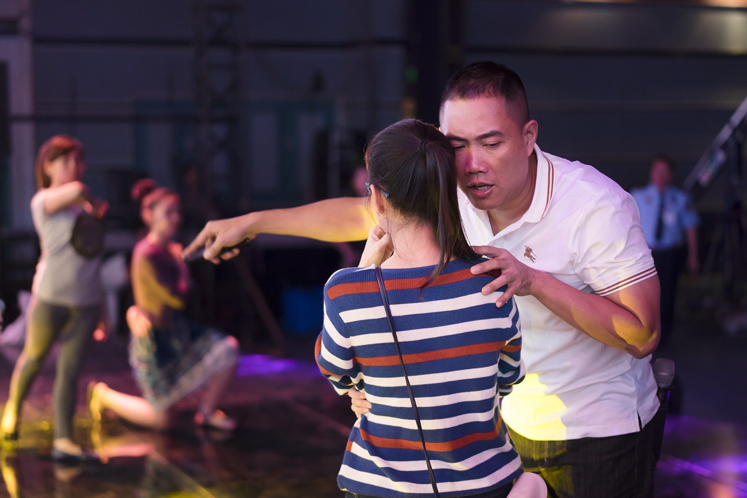Cẩm Ly sốt sắng trước chặng nước rút - 4 Ở những đoạn cao trào, nữ giám khảo không ngại ‘feel’ theo cảm xúc bài hát.