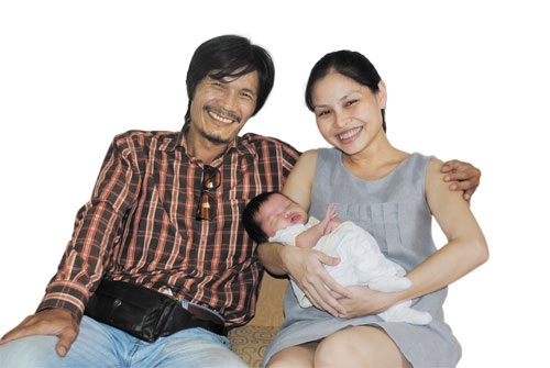 Lâm trọng bệnh, NSƯT Công Ninh từ chối đêm nhạc ủng hộ của đồng nghiệp - 2 Tổ ấm hạnh phúc của NSƯT Công Ninh và người vợ trẻ