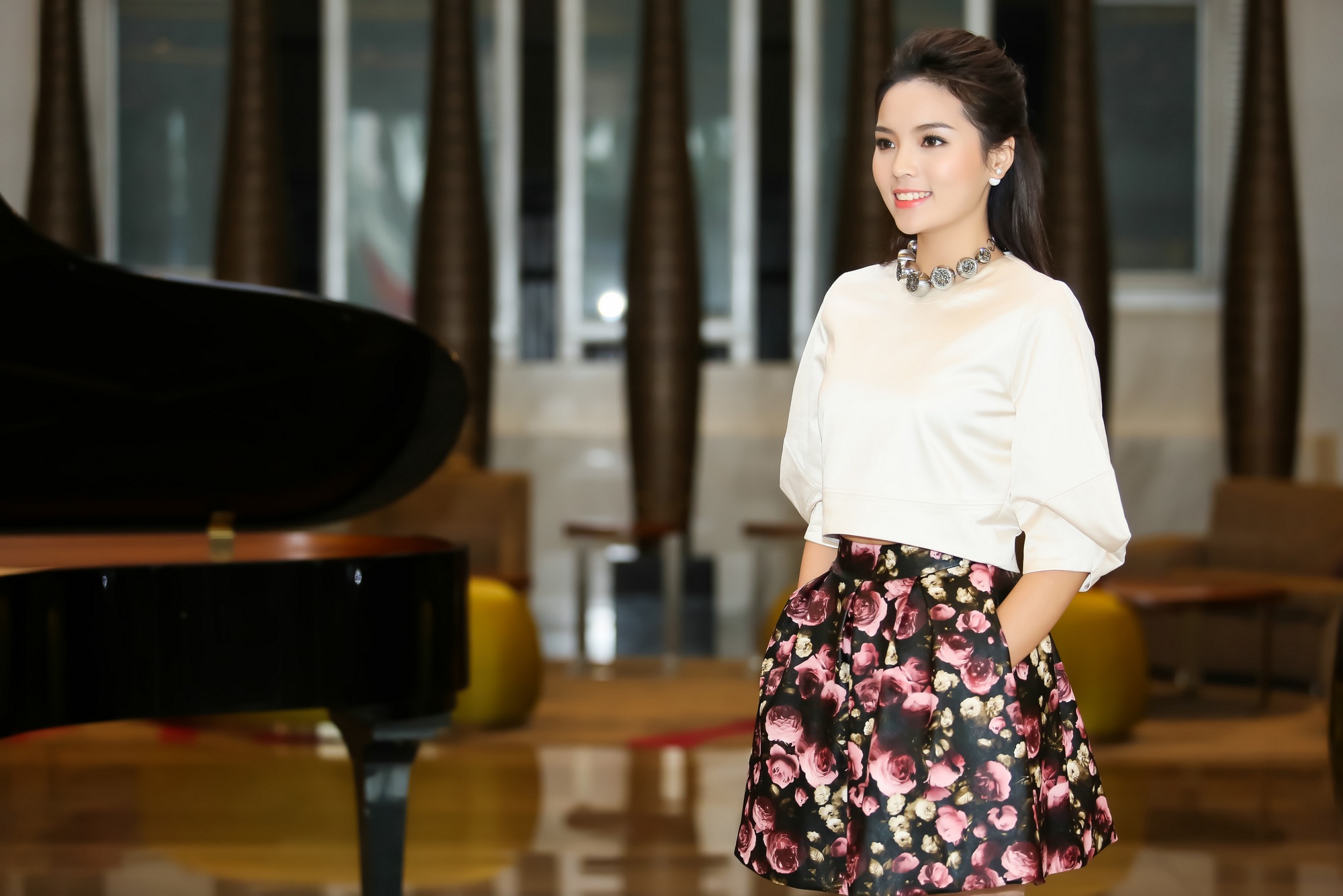 Hoa hậu Kỳ Duyên ngày càng sành điệu - 6 Bên cạnh phong cách nhẹ nhàng, nữ tính, Kỳ Duyên cũng chọn phong cách thời trang khá nổi bật.