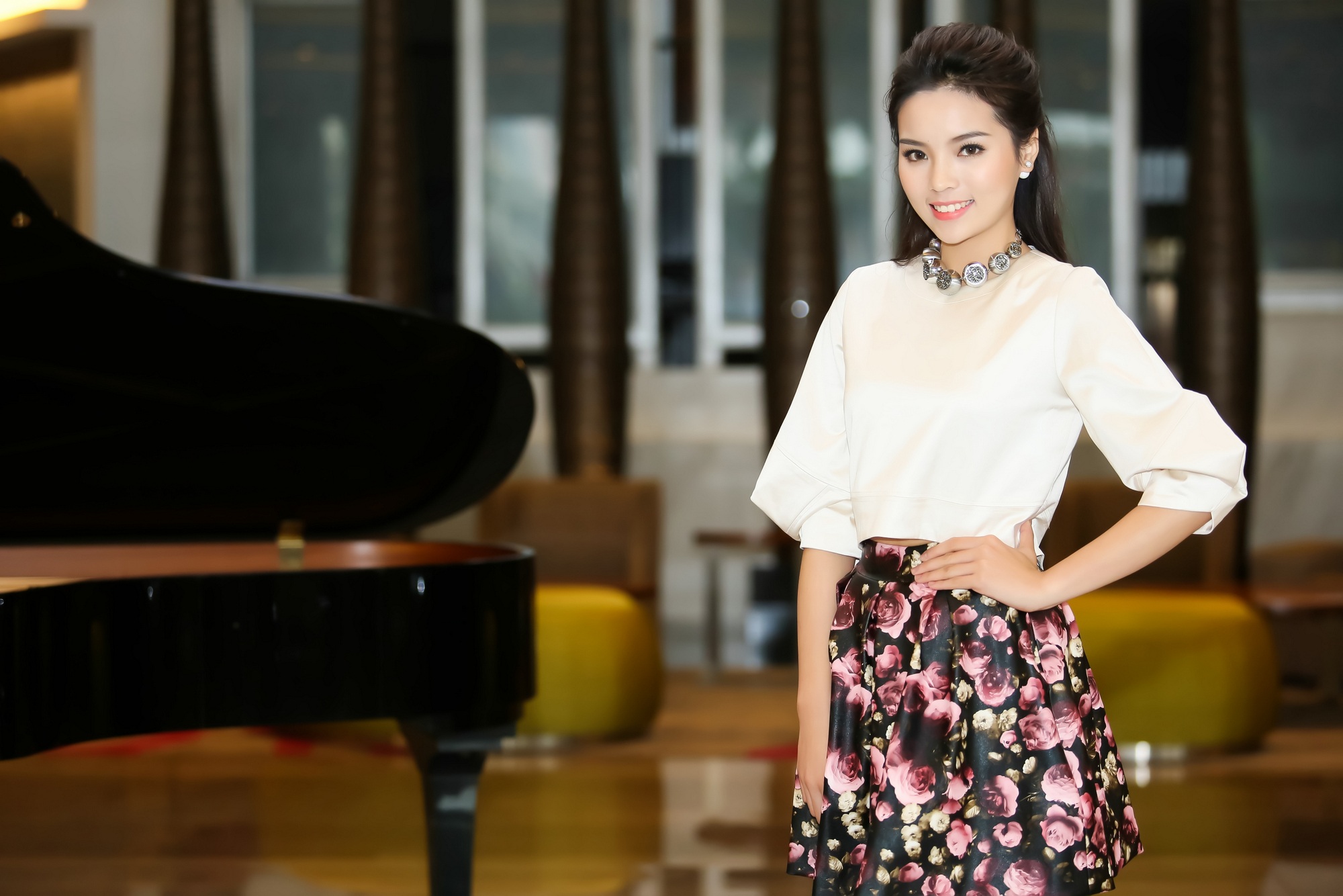 Hoa hậu Kỳ Duyên ngày càng sành điệu - 7 Cách kết hợp giữa trang phục và phụ kiện giúp Kỳ Duyên trở nên sành điệu hơn.