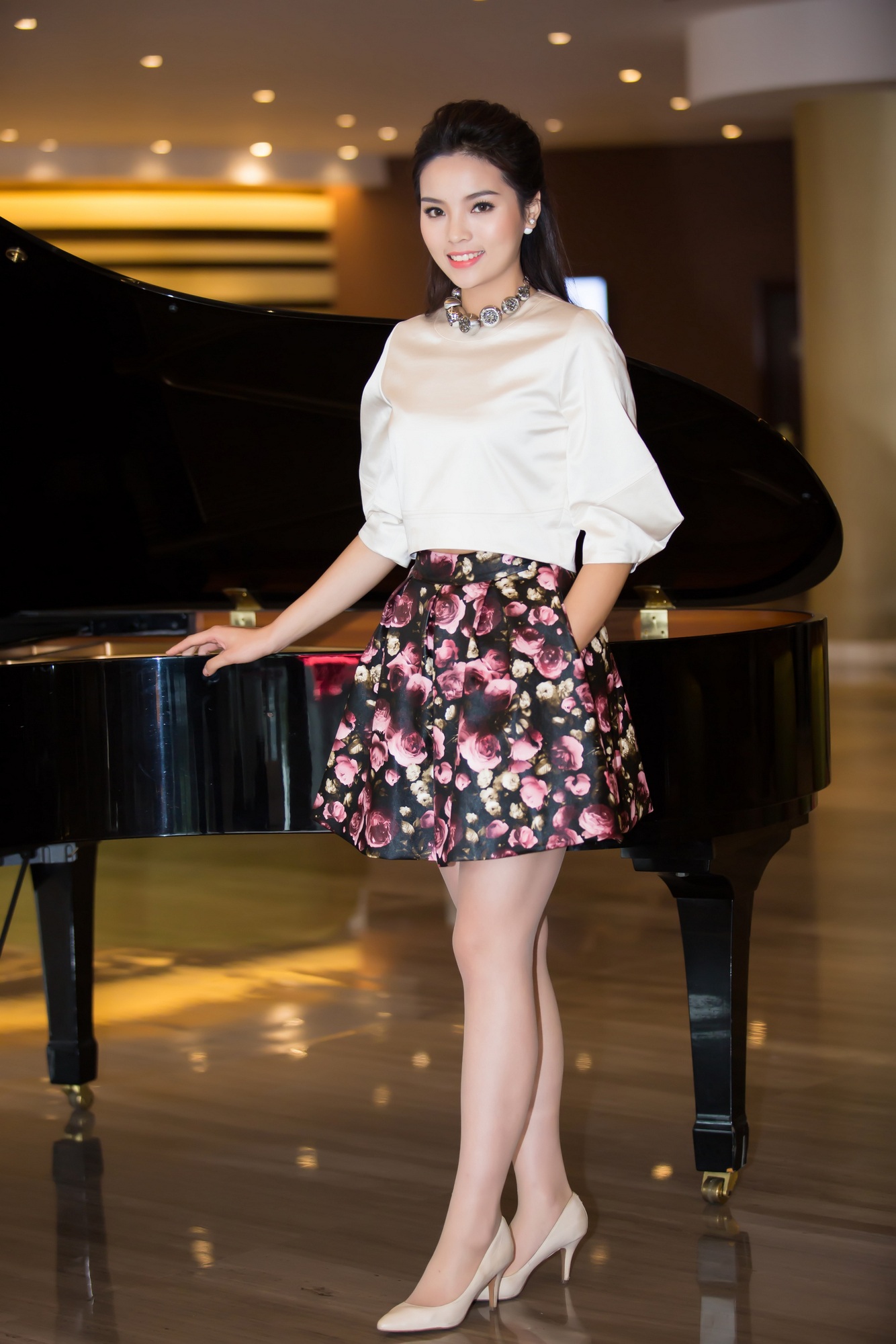 Hoa hậu Kỳ Duyên ngày càng sành điệu - 8 Tân hoa hậu cũng đã tự tin hơn trong các kiểu tạo dáng trước ống kính.