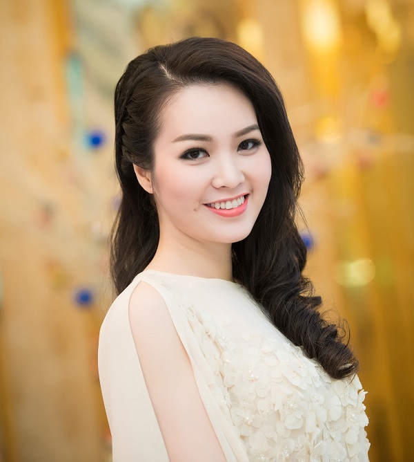 Hoa hậu Ngọc Hân khoe sắc cùng á hậu Tú Anh, Thụy Vân - 6 Ngọc Hân ngày càng chỉn chu trong phong cách thời trang và mặn mà về nhan sắc.