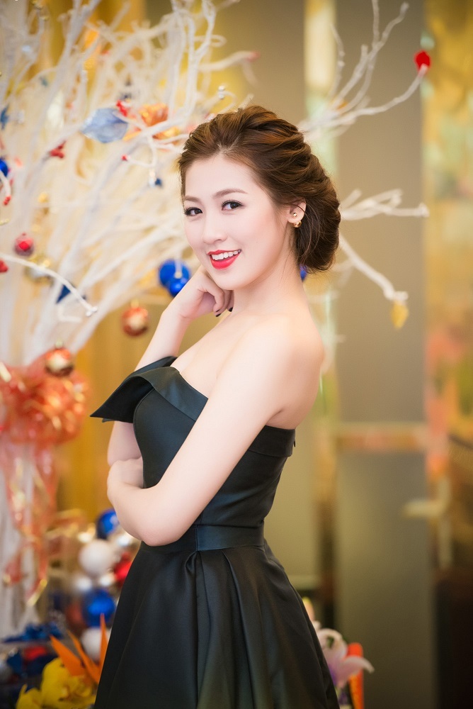 Hoa hậu Ngọc Hân khoe sắc cùng á hậu Tú Anh, Thụy Vân - 9 Á hậu Dương Tú Anh cũng ngày càng trưởng thành hơn trong hình ảnh và giao tiếp.