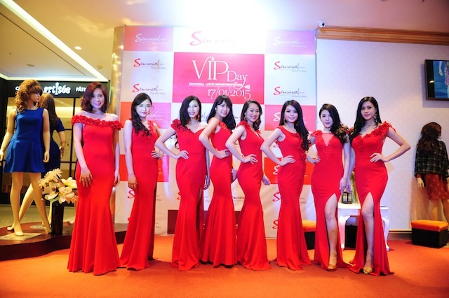 Cựu người mẫu Thúy Hằng vào vai stylist đẳng cấp - 7 Các người mẫu Thủ đô trong trang phục dạ hội
của Sensorial