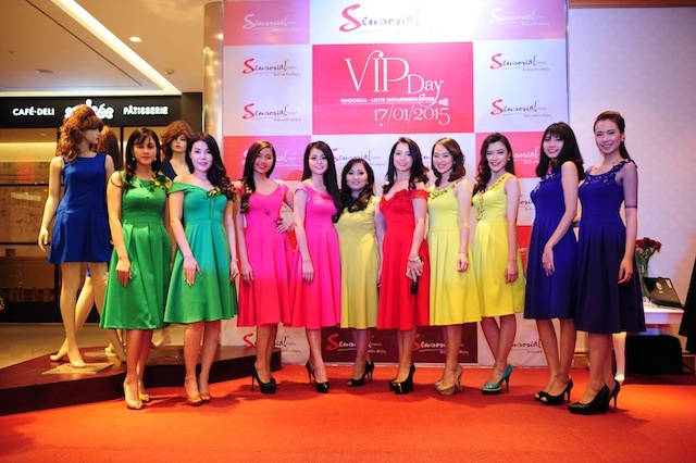 Cựu người mẫu Thúy Hằng vào vai stylist đẳng cấp - 9 Các người mẫu Thủ đô trong trang phục dạ hội
của Sensorial