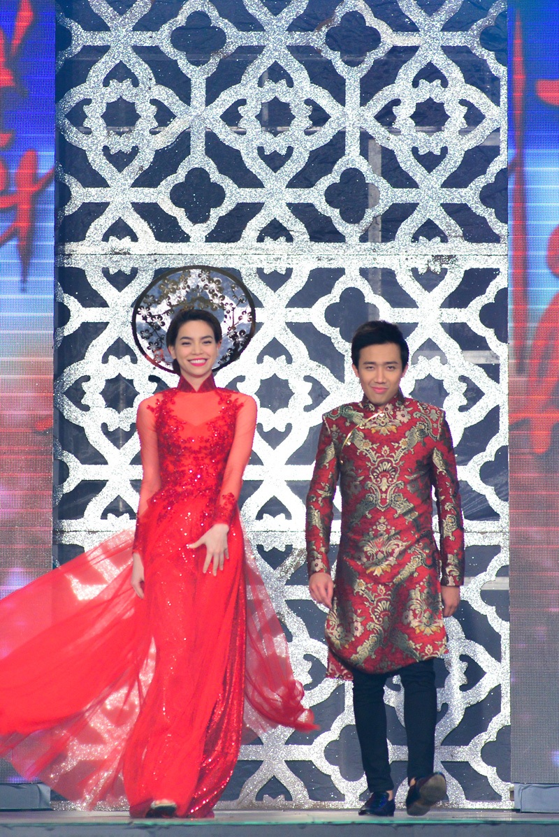 Trấn Thành sánh đôi cùng Hồ Ngọc Hà trình diễn thời trang - 1 Trấn Thành sánh đôi cùng Hồ Ngọc Hà trình diễn thời trang