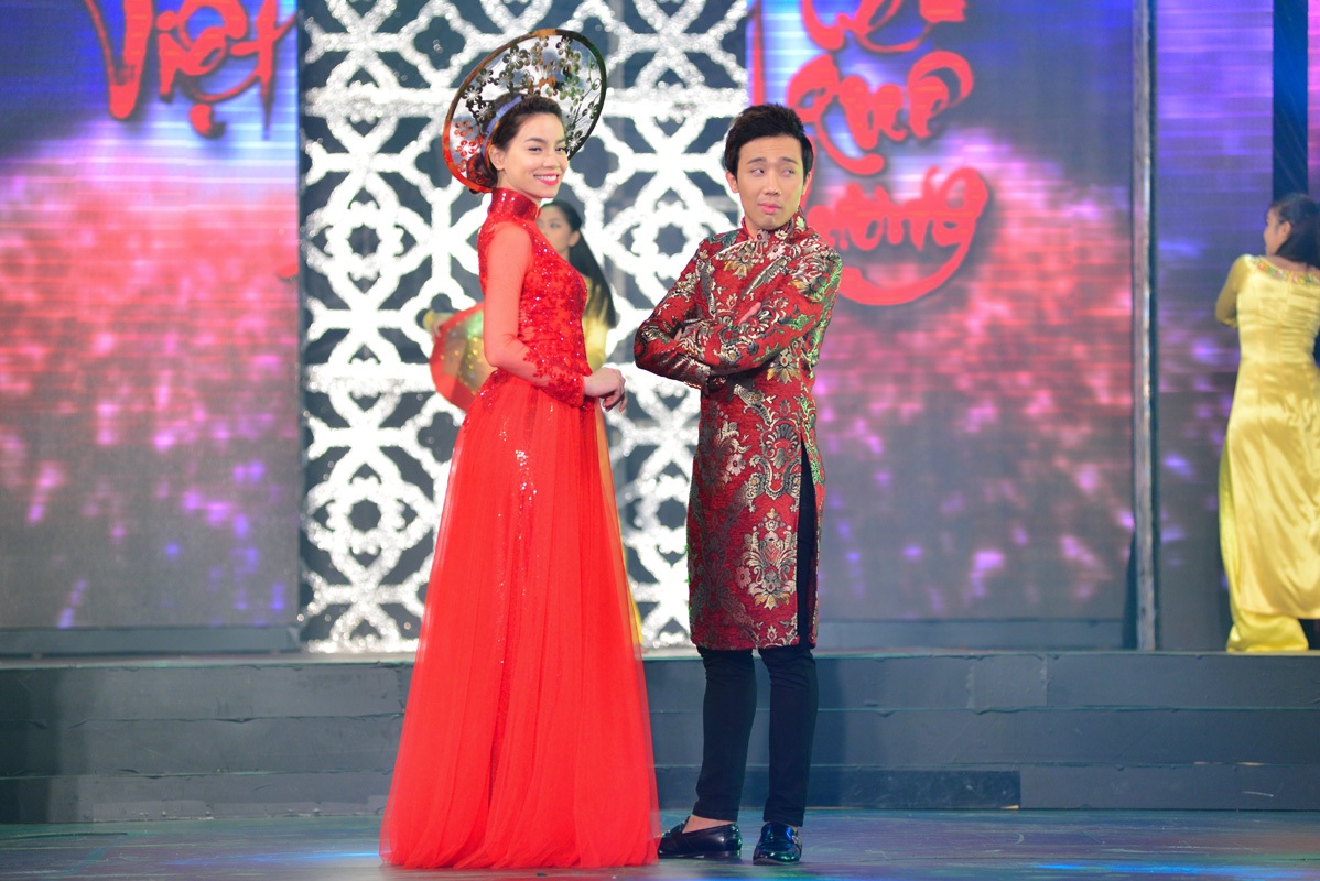 Trấn Thành sánh đôi cùng Hồ Ngọc Hà trình diễn thời trang - 2 Trấn Thành sánh đôi cùng Hồ Ngọc Hà trình diễn thời trang
