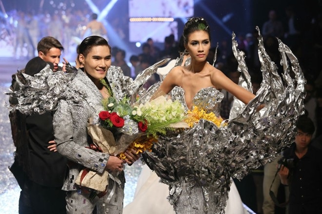 Vietnam’s Next Top Model 2014 bất ngờ có 2 quán quân - 2 Kết quả bất ngờ khi quán quân là cả hai thí sinh Quang Hùng - Nguyễn Oanh