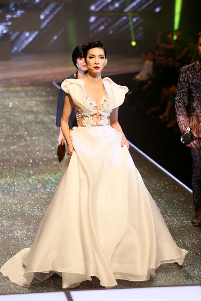 Vietnam’s Next Top Model 2014 bất ngờ có 2 quán quân - 3 Giám khảo Xuân Lan trong đêm chung kết