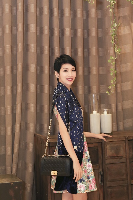 Dù chỉ sinh xong mới 1 tháng nhưng Xuân Lan đã tích cực làm việc và nhanh chóng lấy lại vóc dáng.