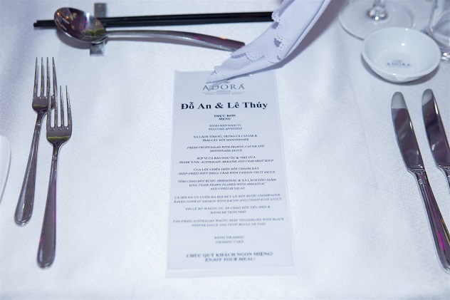 Vợ chồng Lê Thúy hôn nhau thắm thiết trong tiệc cưới sang trọng - 4 Thực đơn sang trọng tại nhà hàng với các món ăn do chính vợ chồng Lê Thúy chọn cho khách mời.