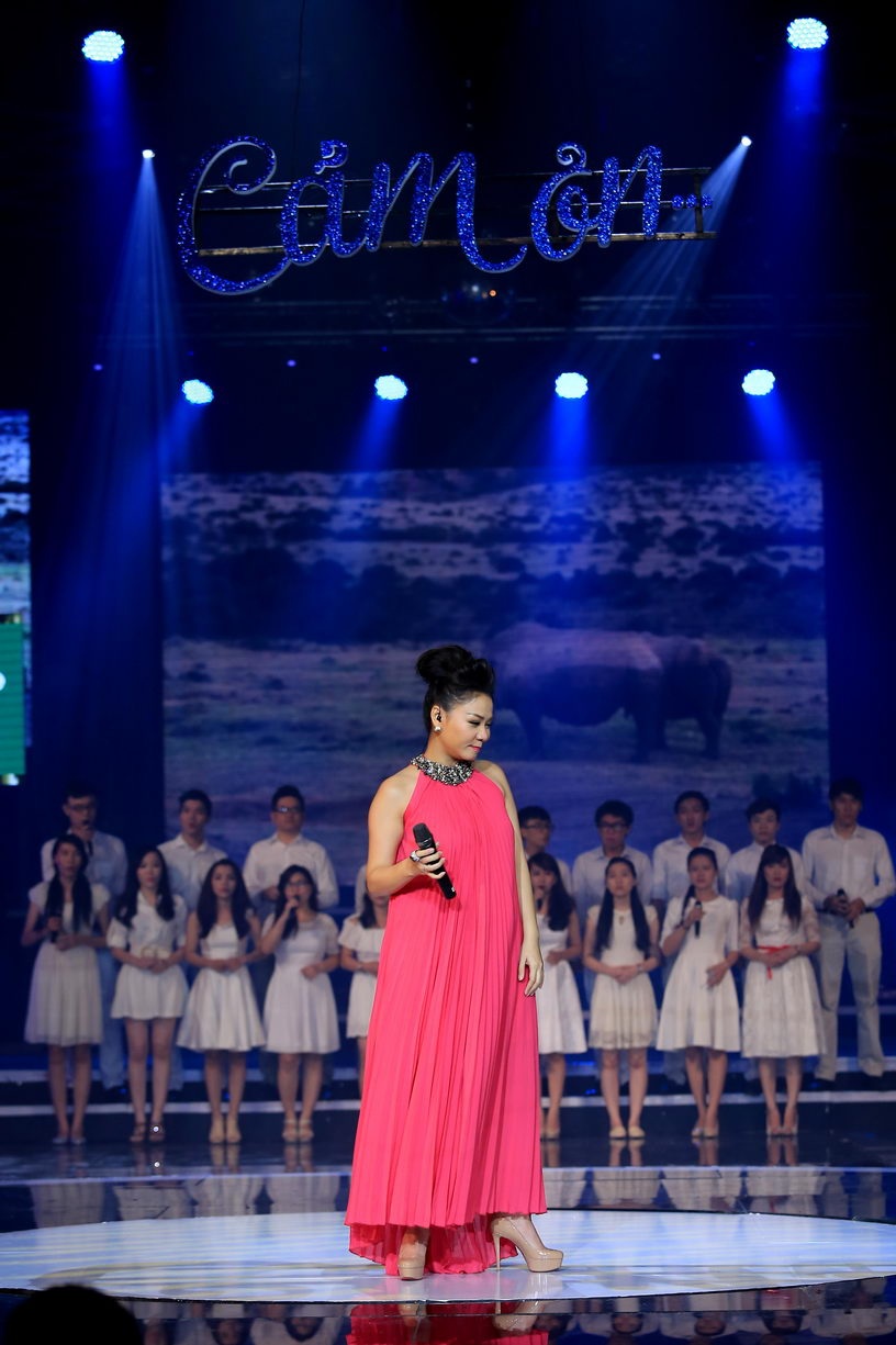 Thu Minh đang mang bầu tháng thứ 5 vẫn nhiệt tình nhận lời tham gia liveshow này.