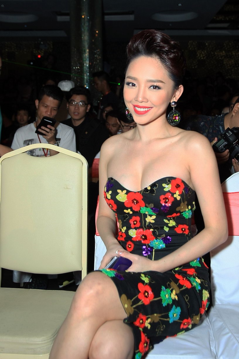 Tóc Tiên xuất hiện dưới hàng ghế khán giả