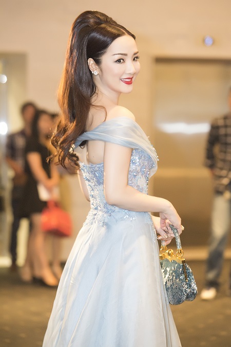Hoa hậu Giáng My cuốn hút mọi ánh nhìn bằng nhan sắc không tuổi