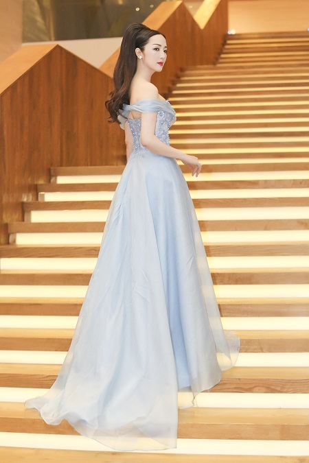 Hoa hậu Giáng My đầy kiêu sa với chiếc đầm dạ hội lộng lẫy của NTK Hoàng Hải.