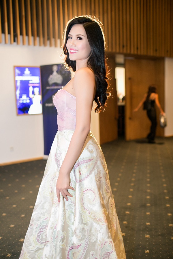 Nguyễn Thị Loan - Top 25 Hoa hậu Thế giới 2014 cũng nổi bật không kém trong đêm chung kết.