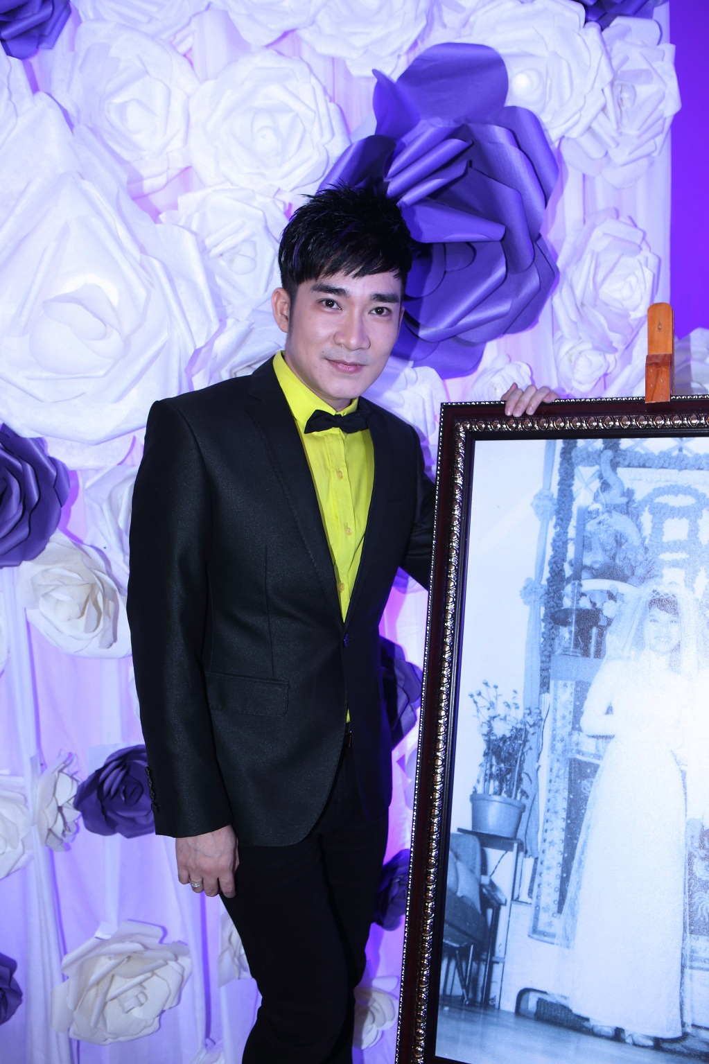 Ca sĩ Quang Hà cũng góp mặt và dành tặng cho đêm nhạc những tình khúc Nguyễn Ánh 9.