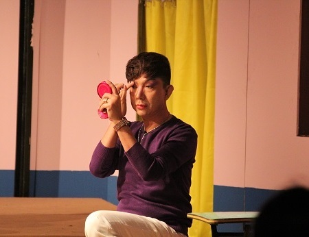 Long Nhật khóc nức nở trong Xóm trọ 3D