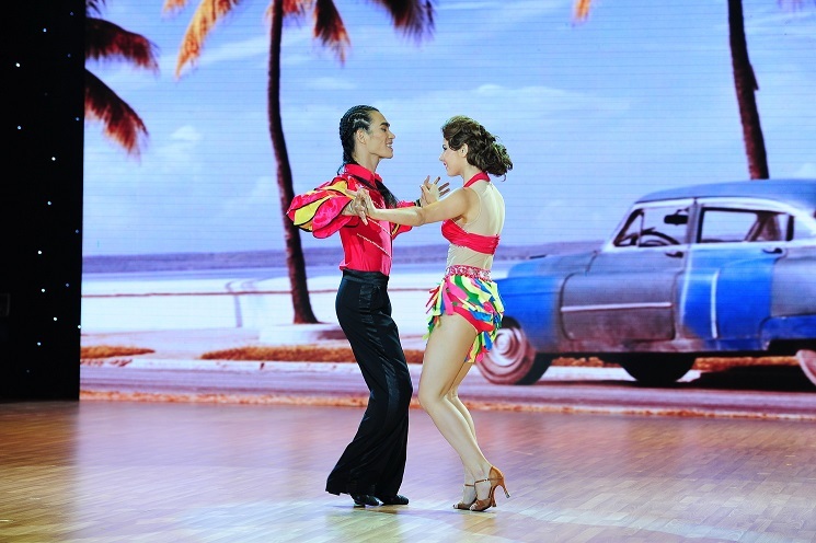 Anh chàng Rocker Sử Duy Vương thể hiện chất latin trong điệu nhảy Samba kết hợp Chachacha