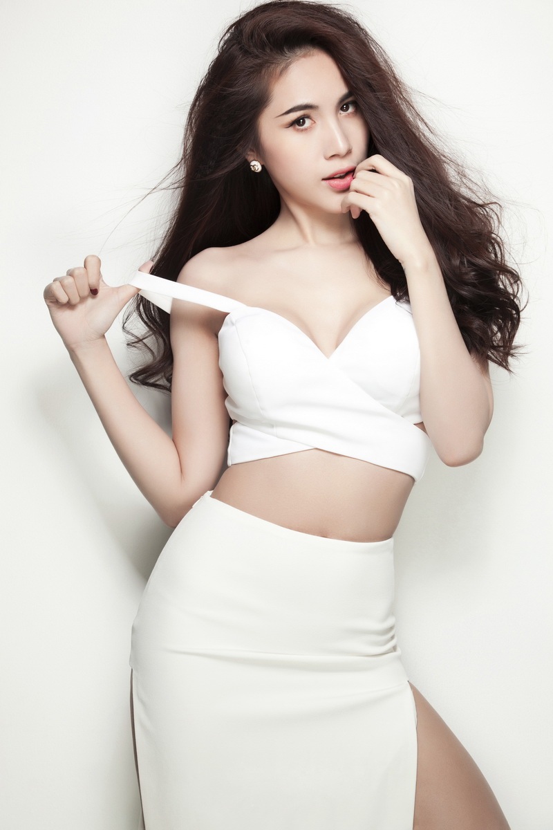 10 sao nữ ấn tượng của showbiz Việt năm 2014 là ai? - 7 Năm 2014, lần đầu tiên ngồi trên chiếc huấn luyện viên của