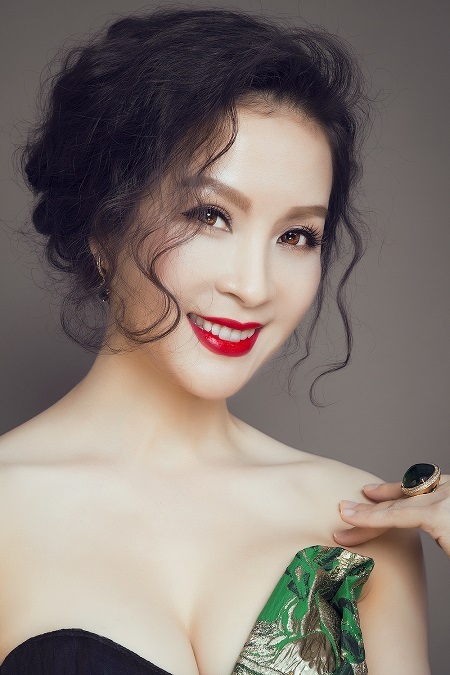Ngắm vẻ đẹp hút hồn của "MC không tuổi" Thanh Mai - 6 Gương mặt đẹp không tì vết của người đẹp khiến nhiều người phải trầm trồ khen ngợi.