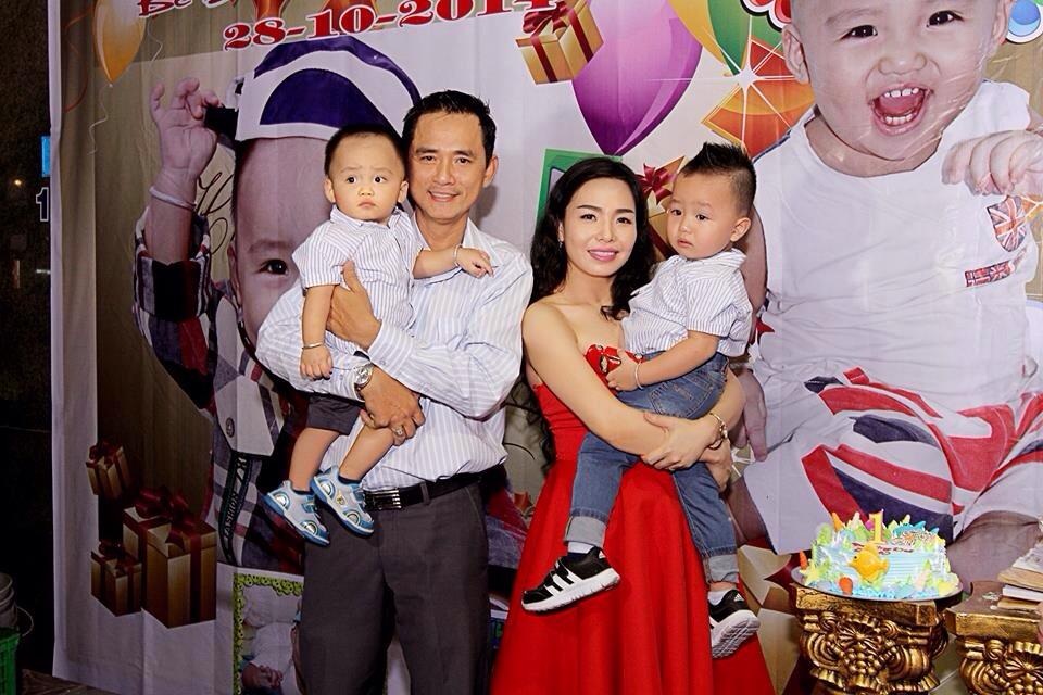 Tổ ấm tràn đầy hạnh phúc bên ông xã và 2 cậu con trai bé nhỏ của Mã Lý Thiên Kim. 