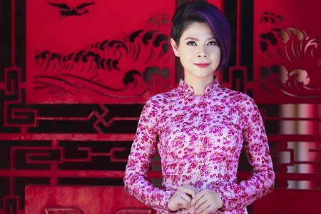 Búp bê Thanh Thảo "liều mình" mặc áo dài - 3 Khi nhận được lời mời này, Thanh Thảo đã giật mình và không tin rằng mình có thể mặc áo dài.