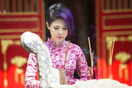 Búp bê Thanh Thảo "liều mình" mặc áo dài - 4 Khi nhận được lời mời này, Thanh Thảo đã giật mình và không tin rằng mình có thể mặc áo dài.