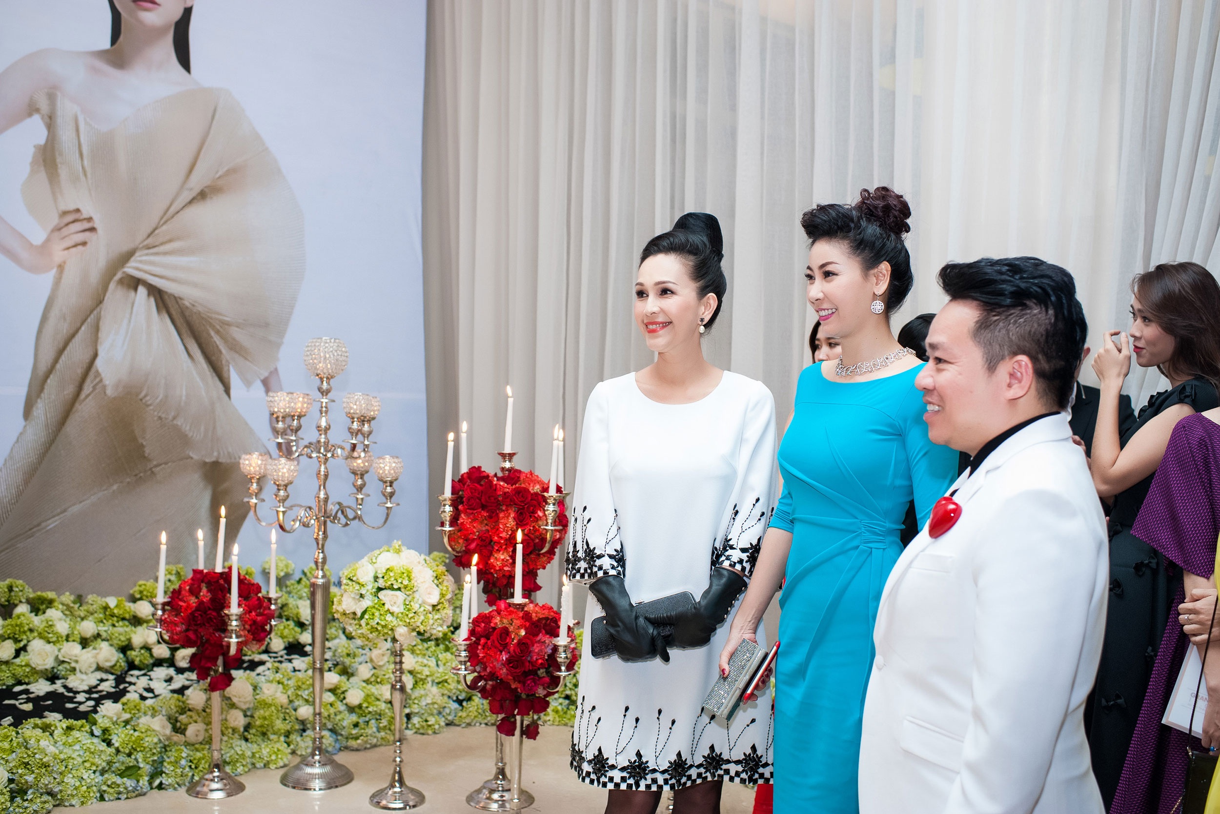 Lê Thúy tái xuất rạng rỡ bên chồng sau đám cưới - 4 Hoa hậu Hà Kiều Anh và diễn viên Diễm My cũng hội ngộ tại đây.